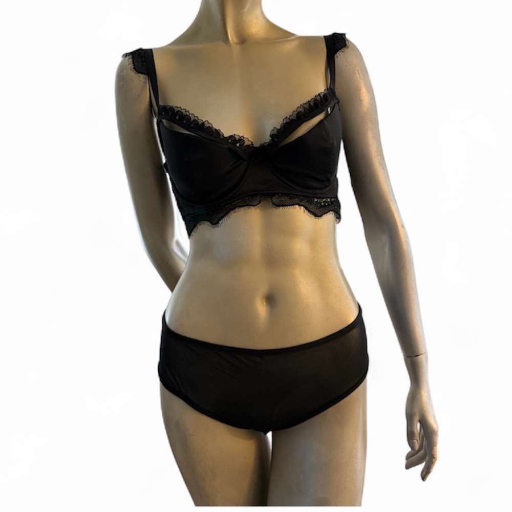 I Collection Satin & Lace Crotchless Bra Set- NWT- XL